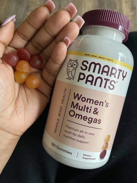 SmartyPants Women's Multivitamin Gummies: Omega 3 Fish Oil (EPA/DHA), Methylfolate, CoQ10, Vitamin D3, C, Vitamin B12, B6, A, K & Zinc, Inositol | 120 Gummies Exp Jun/2025